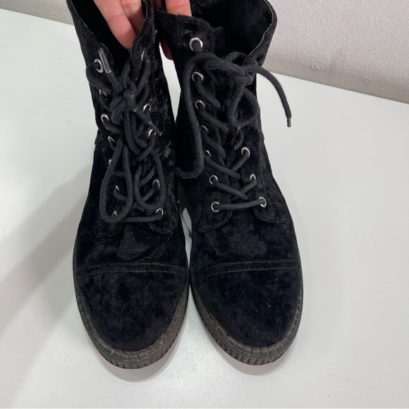Katy Perry The GIA  Women's7.5 Black Crushed Velvet Ankle Combat Boots Lace Zip - Picture 2 of 7